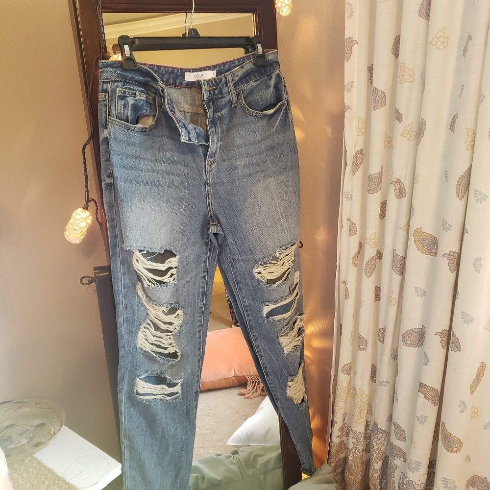High wasted distressed jean